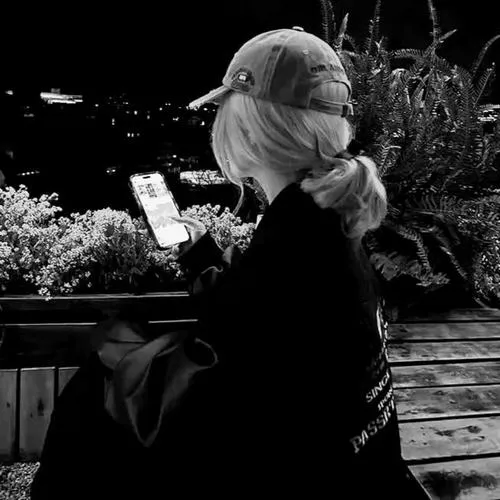 Full 90 Avatar Ảnh Buồn Chất Nữ cá tính mạnh theo phong cách trầm và ngầu lạnh lùng